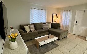 Apartment In Hollywood Close To Beach & Shops 101