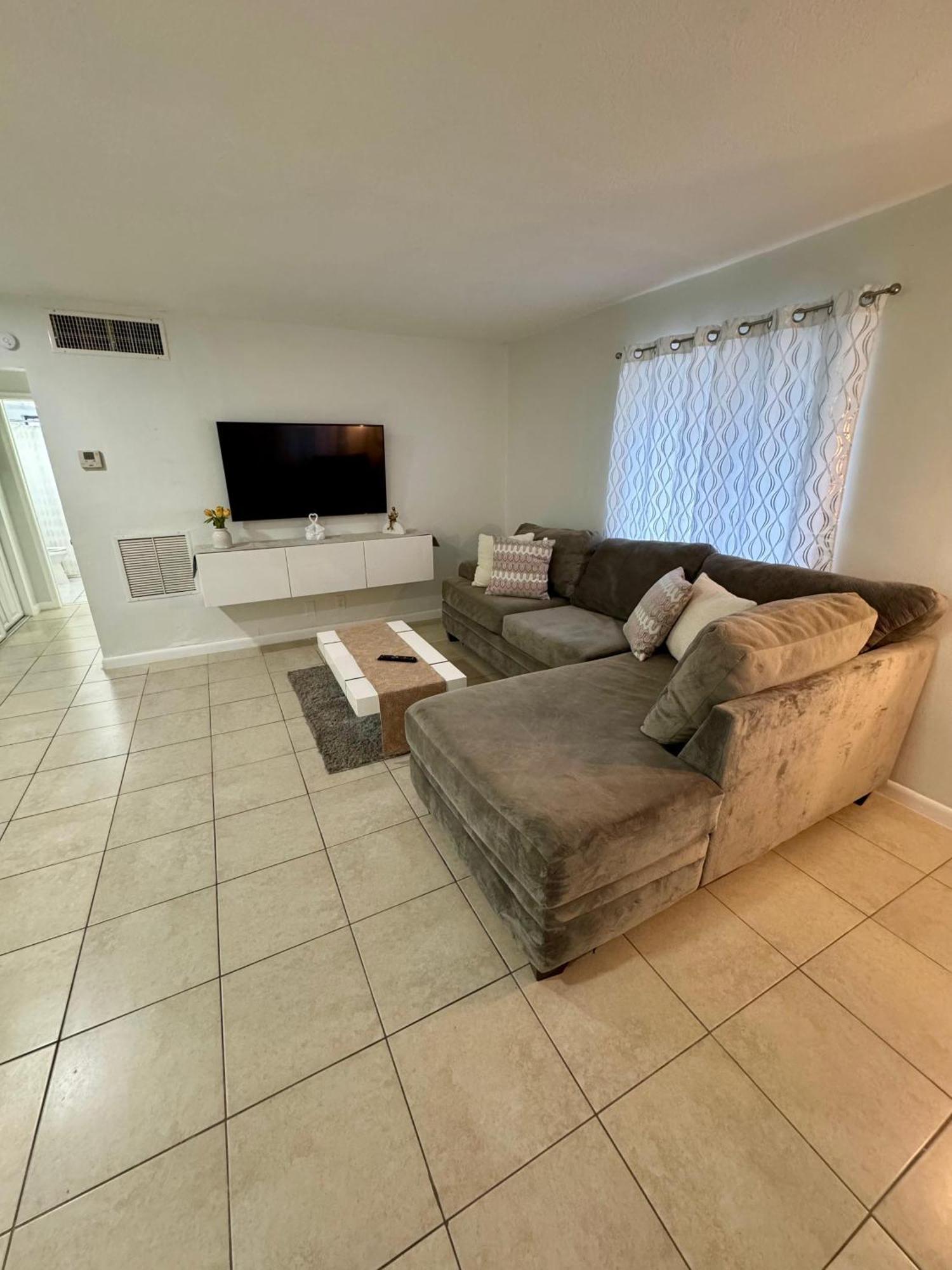 Apartment In Hollywood Close To Beach & Shops 101 Exterior photo